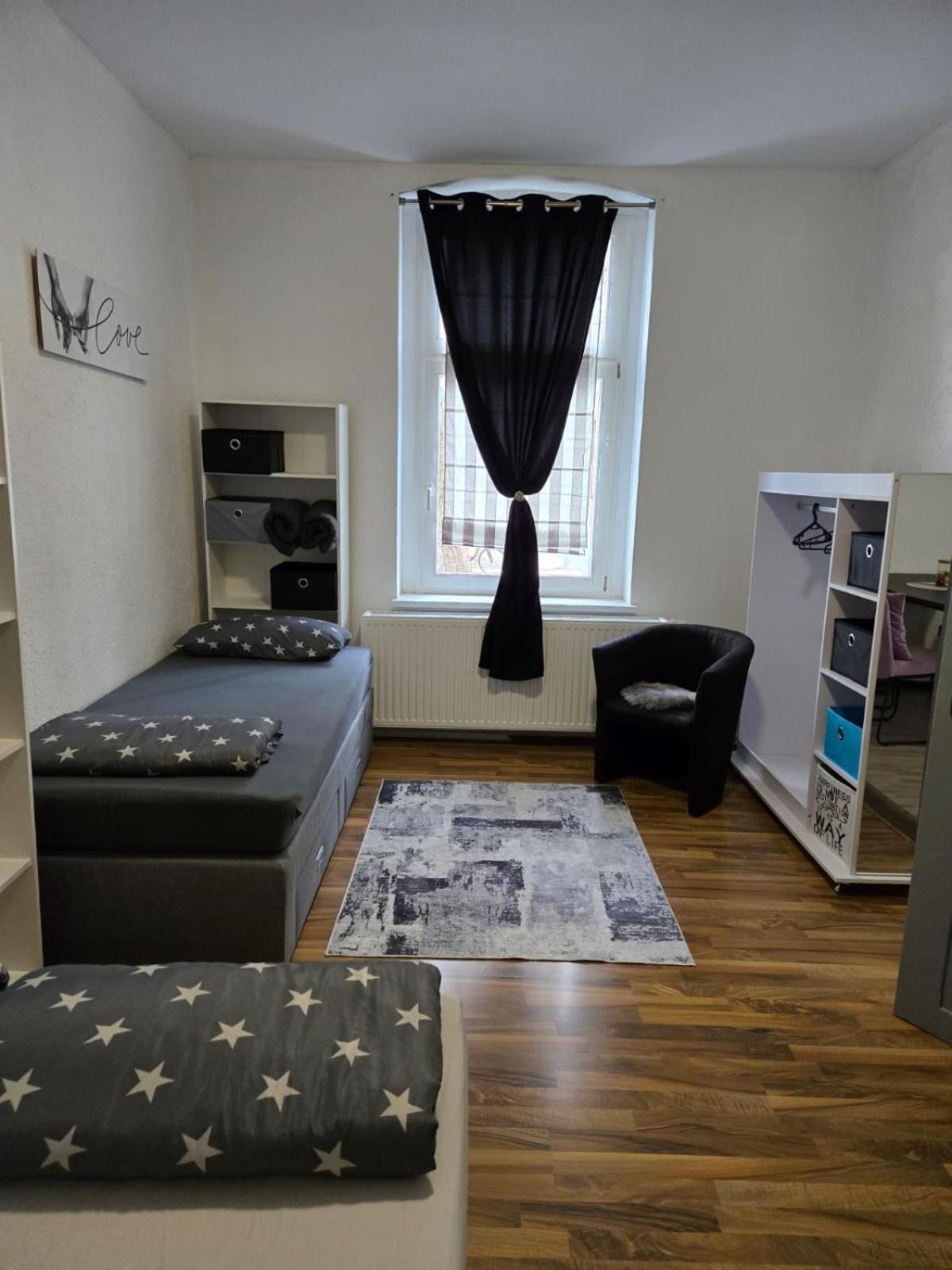 Ferienwohnung Am Bahnhof Bernburg Exteriör bild